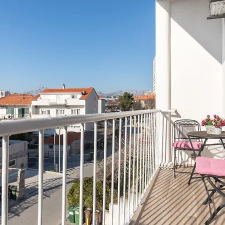 Neven Apartment Split