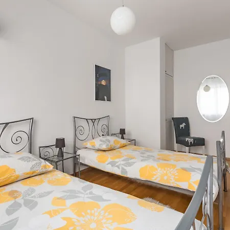 Neven Apartment *